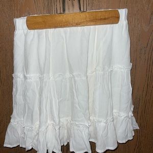 Princess Polly flowy white skirt. Size 6. NWOT